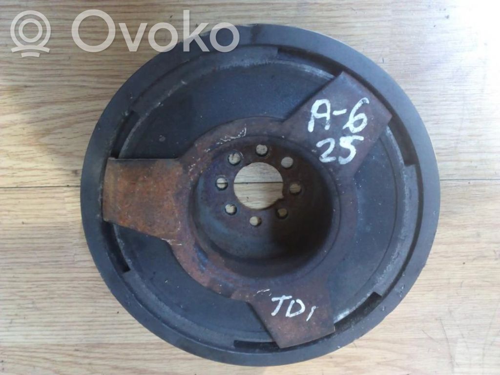 Kampiakselin vauhtipyörä   059105251,059105251