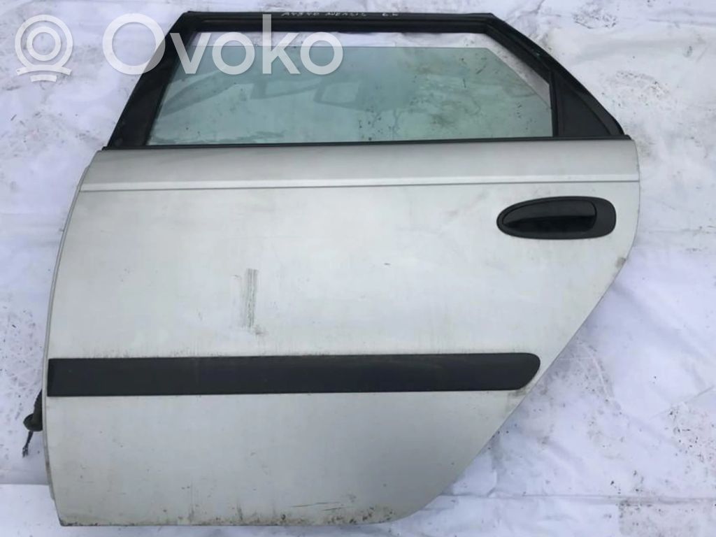 Toyota Avensis T220 Portiera posteriore 