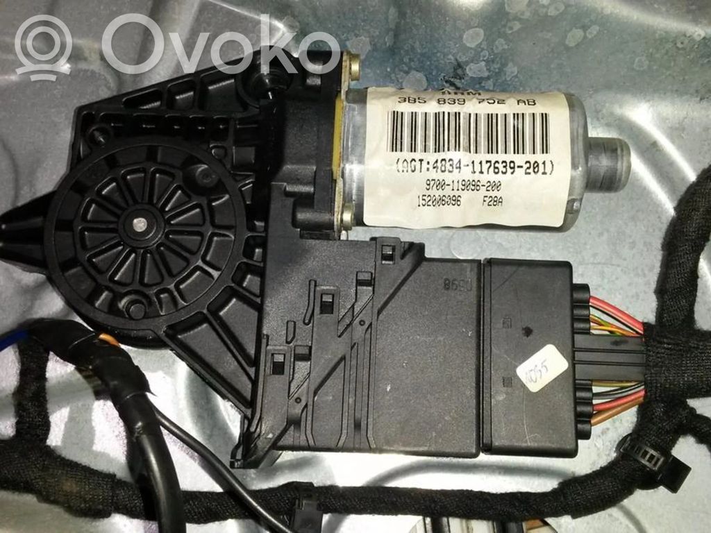 Volkswagen PASSAT B5.5 Silniczek podnoszenia szyby drzwi tylnych 