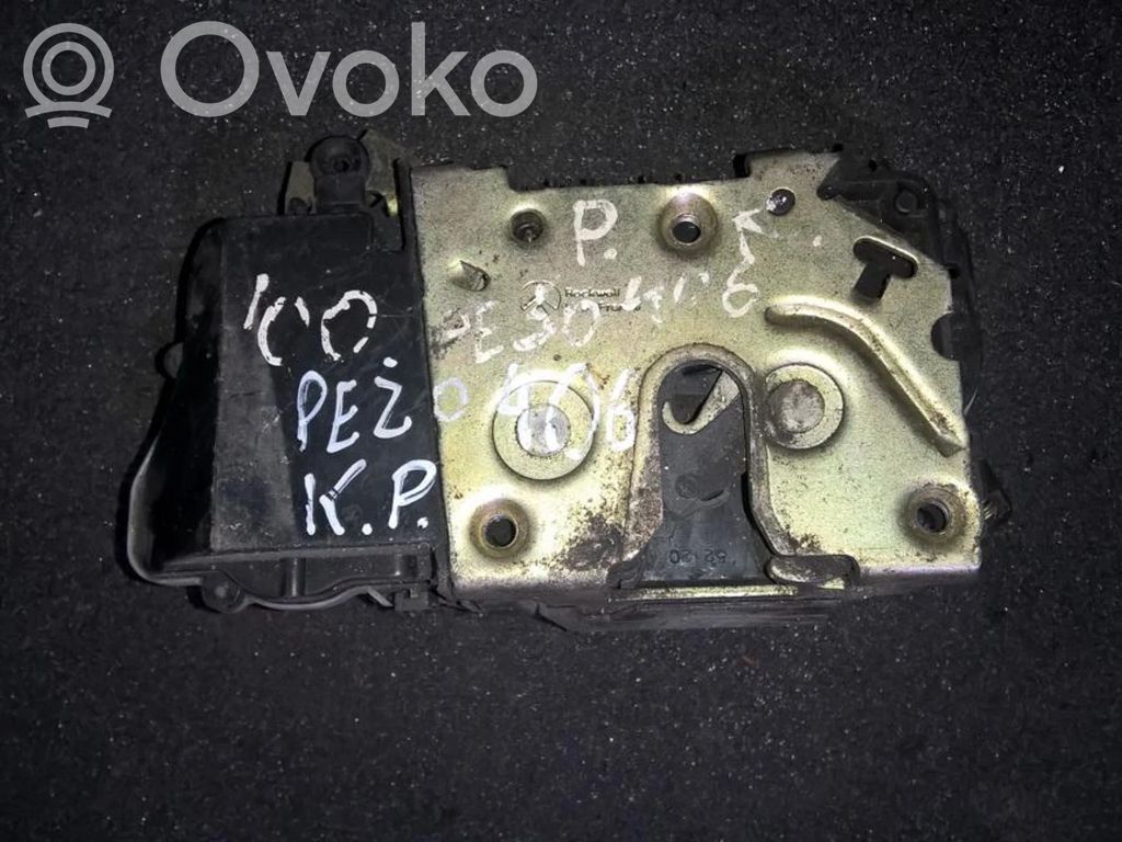 Cerradura de puerta delantera