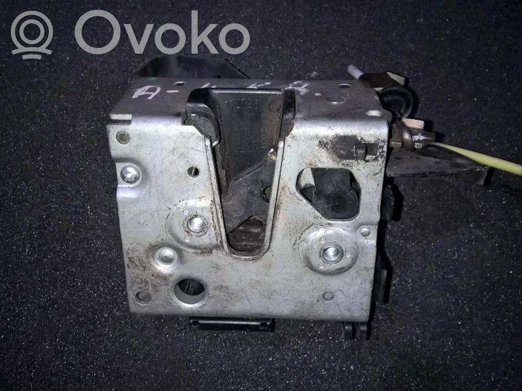 Audi A4 S4 B5 8D Etuoven lukko 