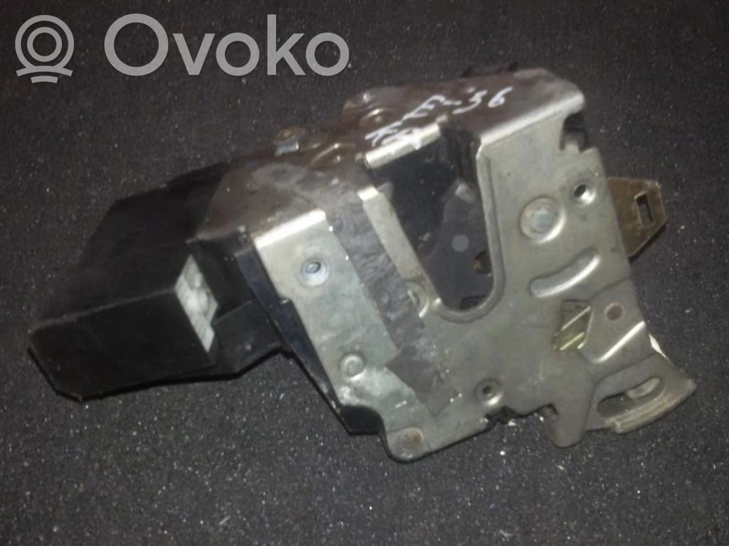 Serrure de porte avant   8235125,8235125