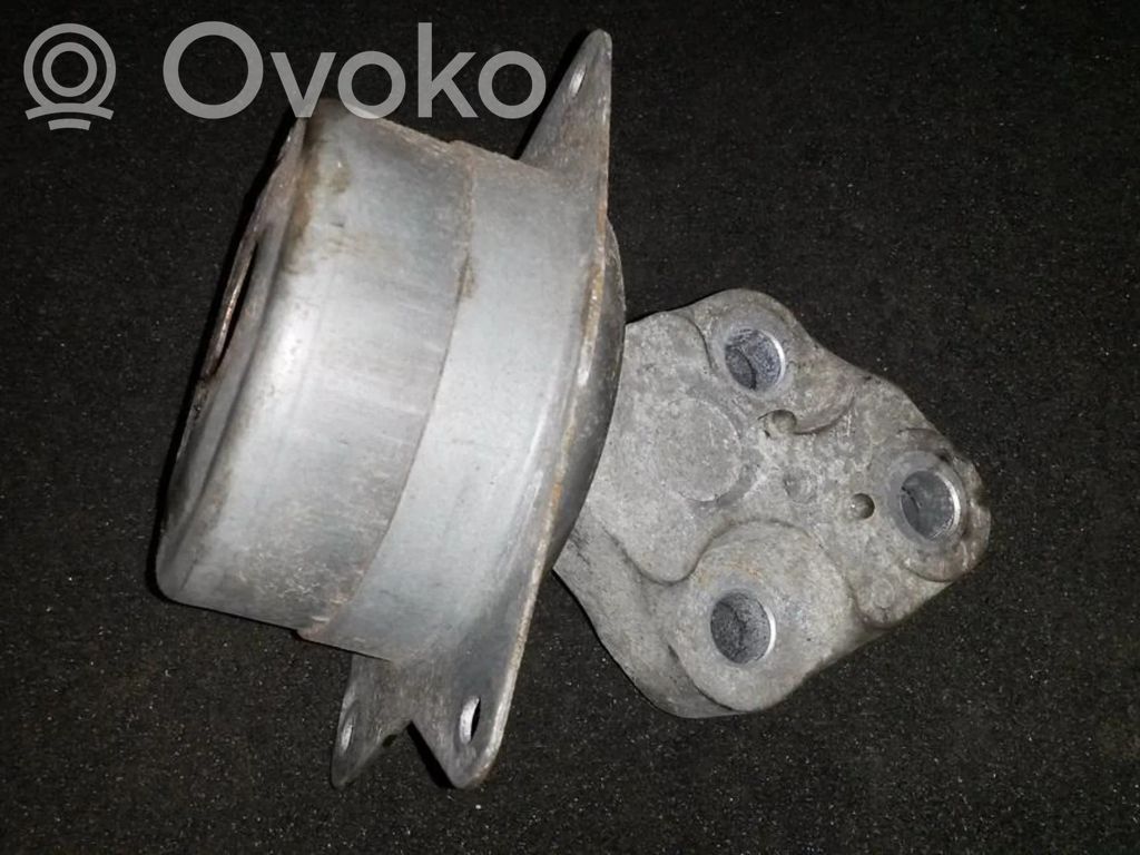 Engine mount bracket   V057290547,13207584,13207584,V057290547