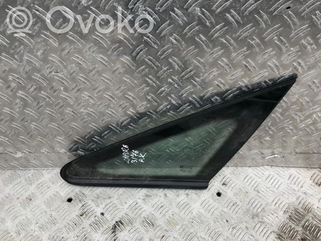 Etukolmioikkuna/-lasi