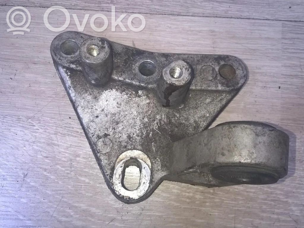 Engine mounting bracket   KKQ101750,KKQ101750