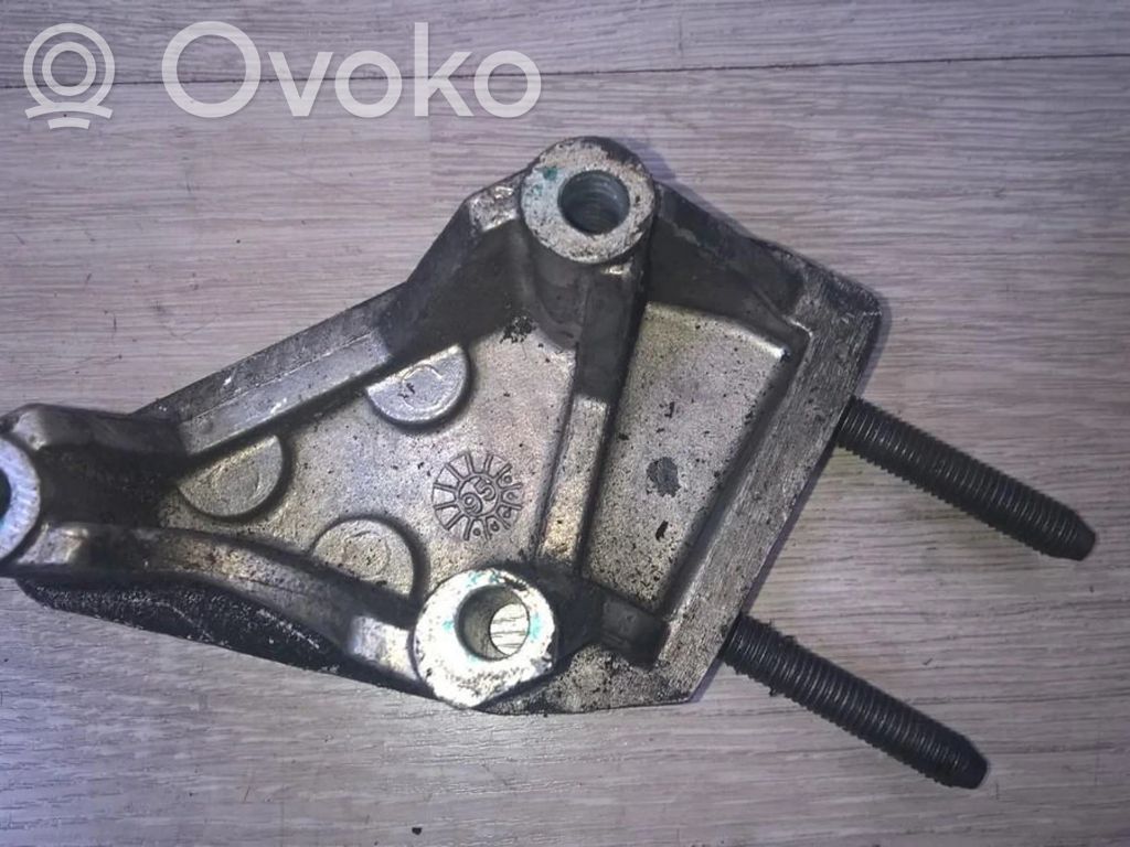 Rover 214 - 216 - 220 Łapa / Mocowanie silnika 