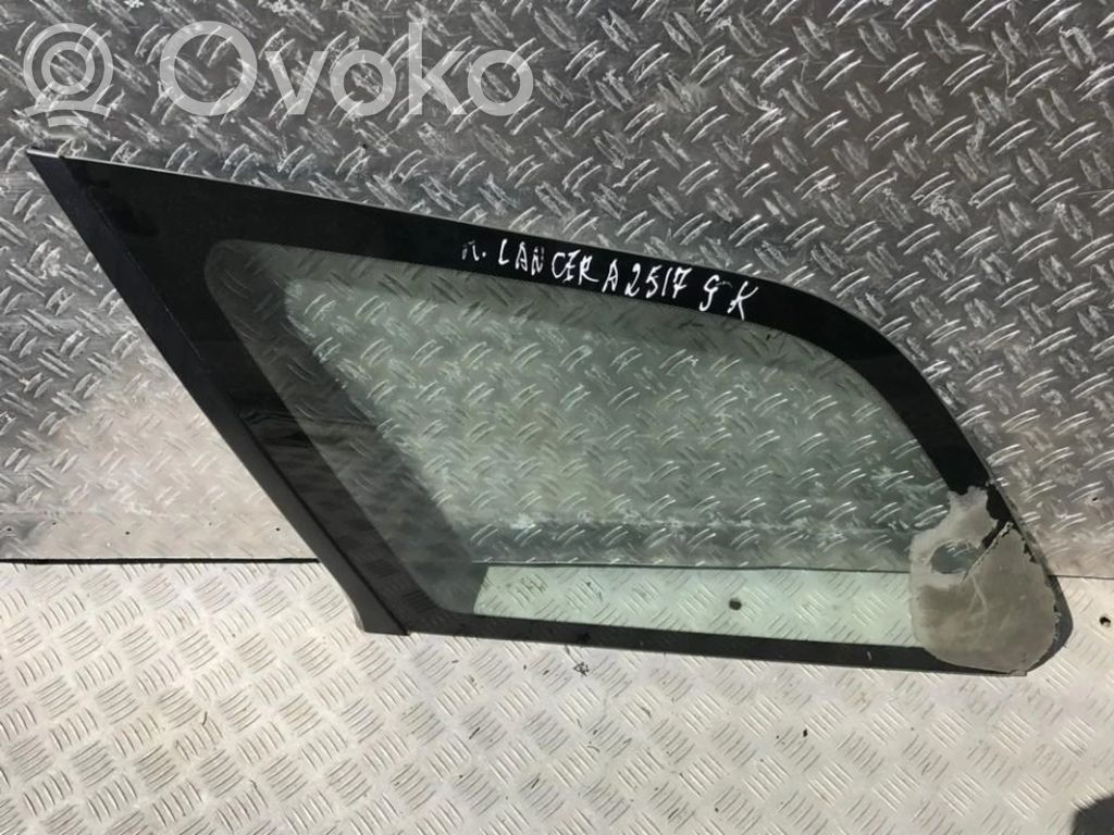 Vidrio lateral trasero