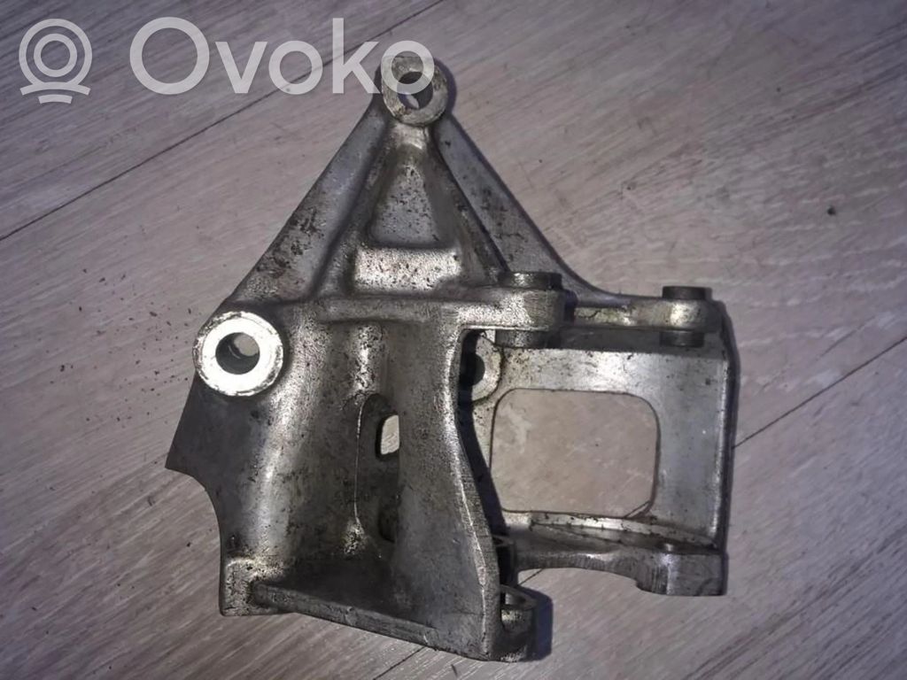 Engine mounting bracket   QVU100510,QVU100510