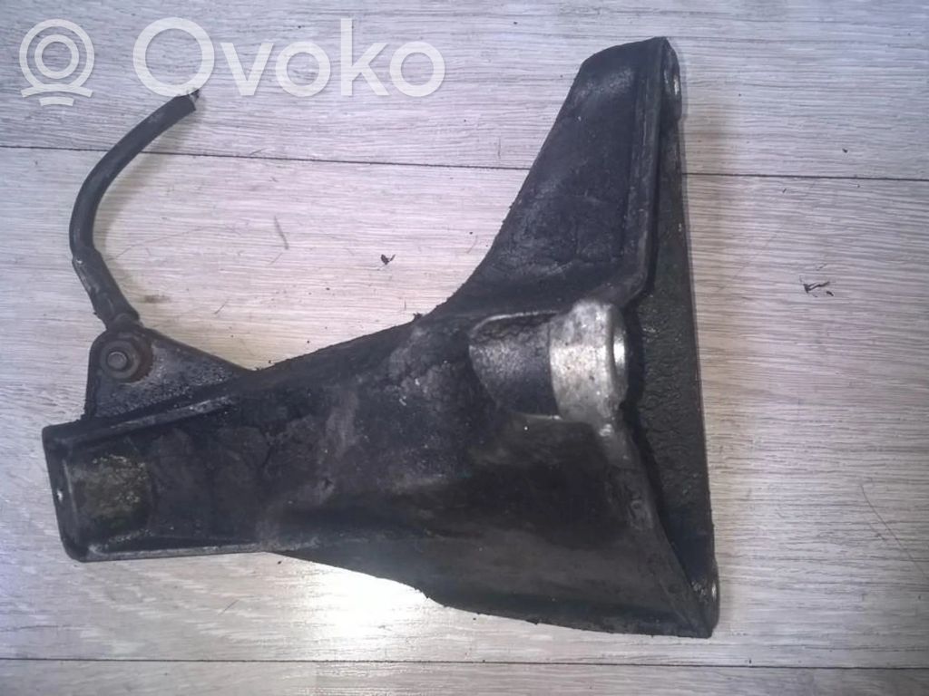 Łapa / Mocowanie silnika   8D0199308AG,8D0199308AG