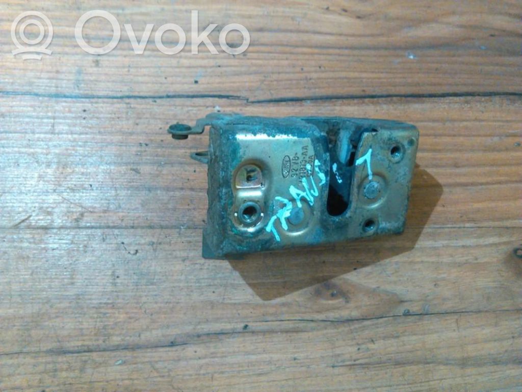 Priekšpusē slēdzene   92VBV21813AA,C700A,92VBV21813AA,C700A