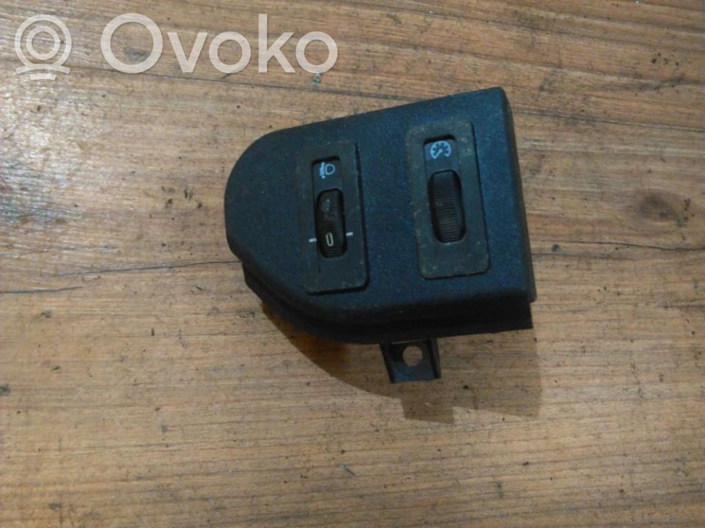 Bouton commande réglage hauteur de phares   13934209,E366131,13934209,E366131