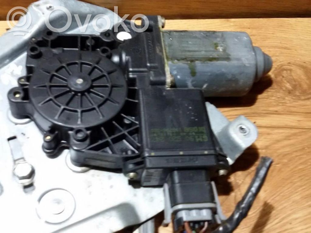 Motor del regulador de la ventanilla de la puerta delantera