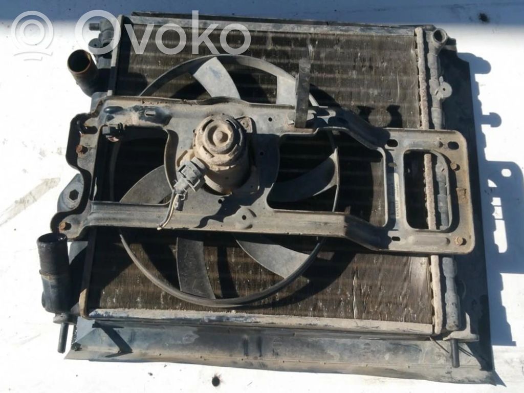 Renault Kangoo I Radiator cooling fan shroud 