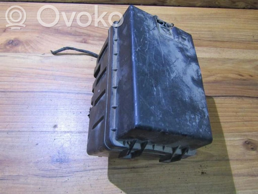 Ford Mondeo MK I Skrzynka bezpieczników / Komplet 