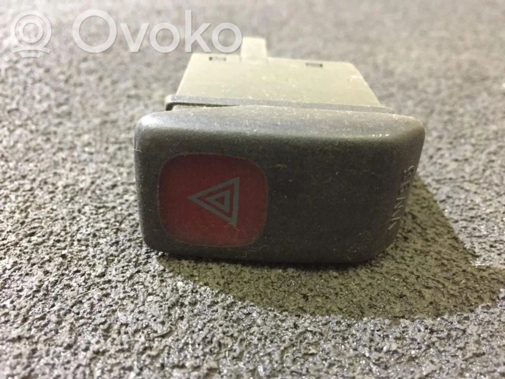 Volkswagen Golf II Przycisk świateł awaryjnych