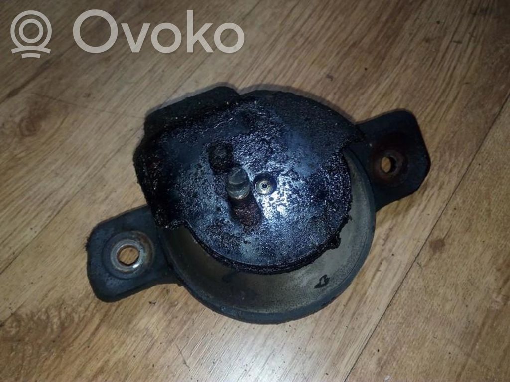 Engine mount bracket