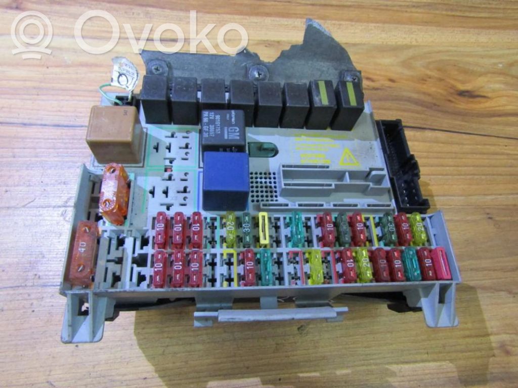 Opel Vectra B Skrzynka bezpieczników / Komplet