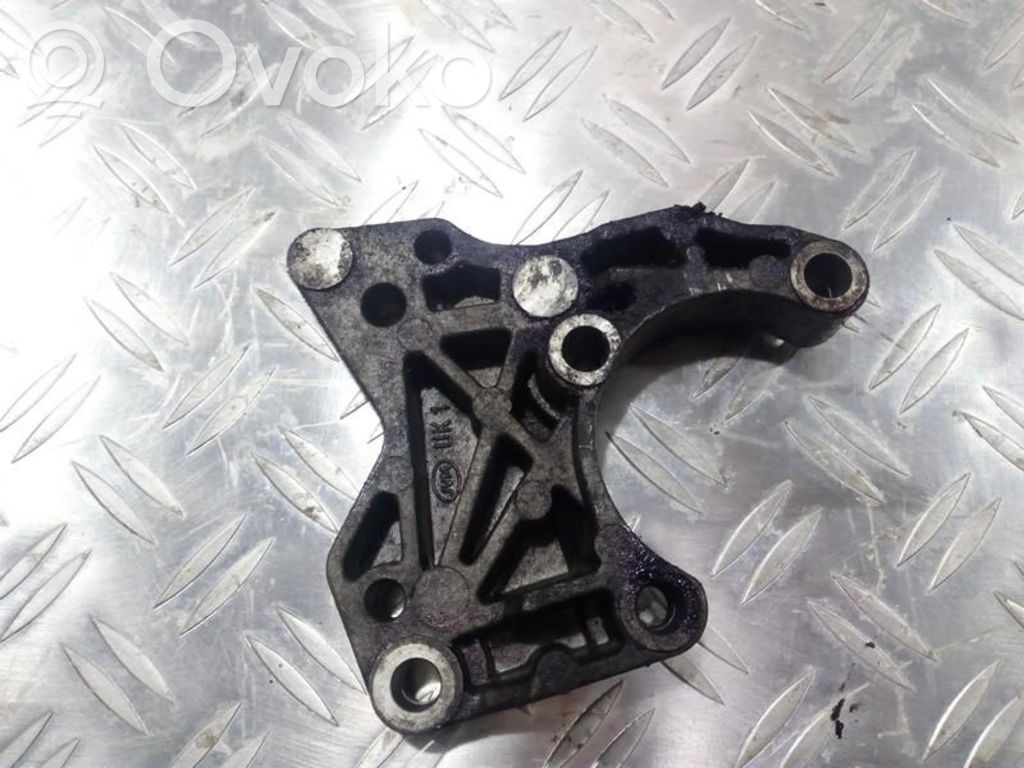 Engine mounting bracket   QVU100630,QVU100630