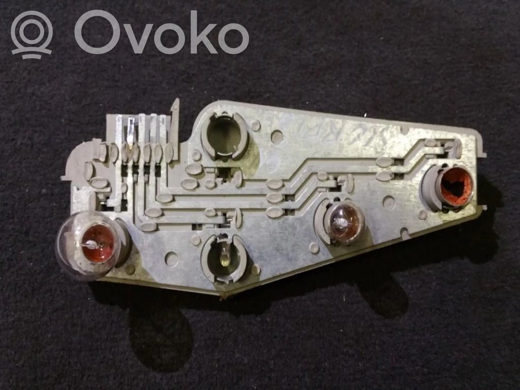 Ford Scorpio Takavalon polttimon suojan pidike 