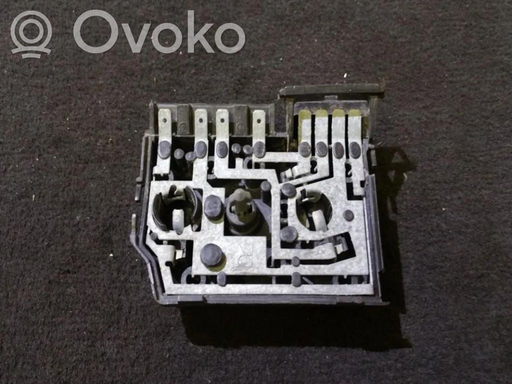 Takavalon polttimon suojan pidike   THK81,THK81