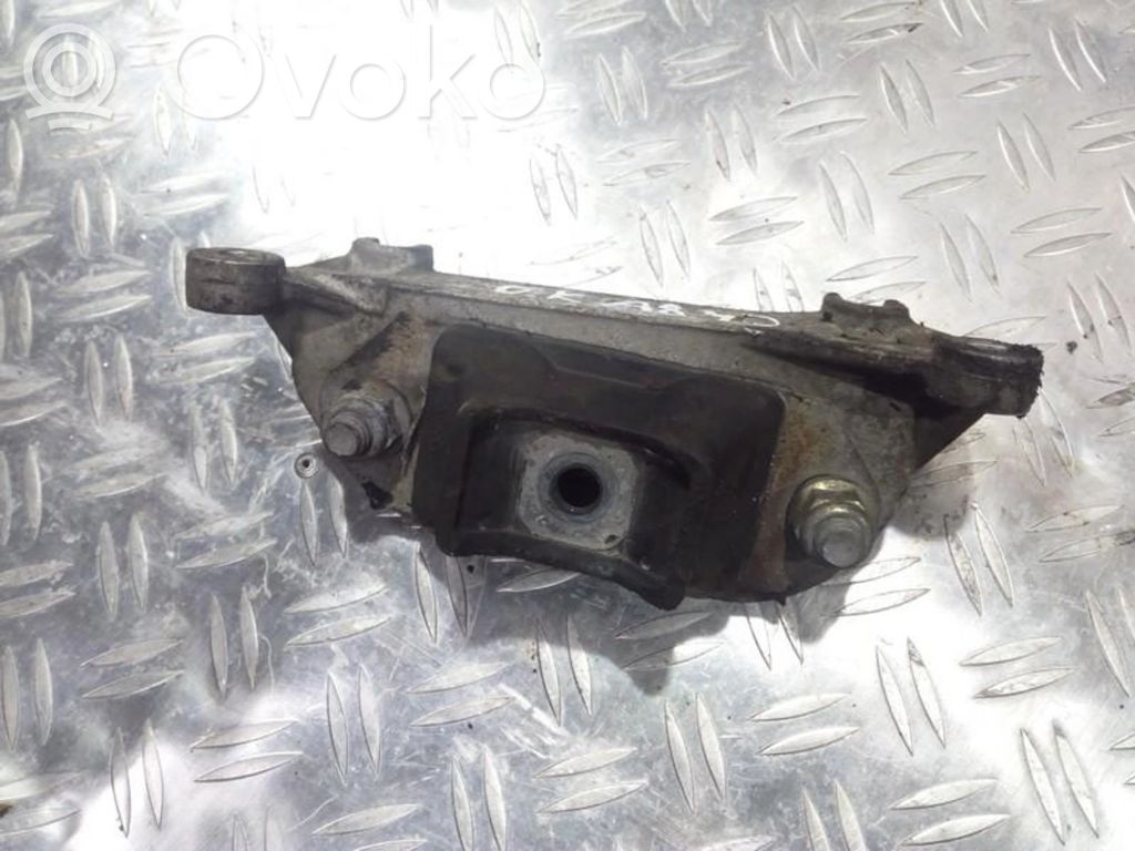 Engine mount bracket   8200209324,8200209324