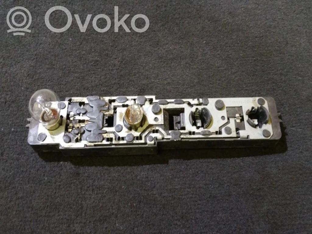 Opel Omega B1 Porte ampoule de feu arrière