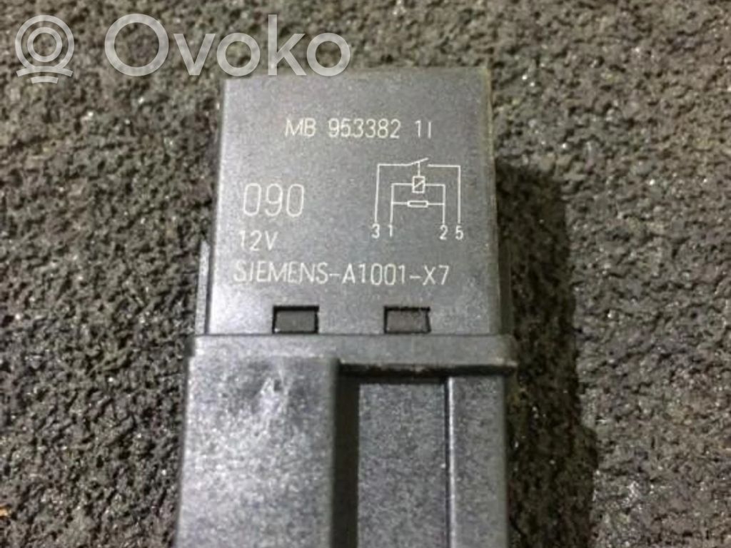Mitsubishi Carisma Alte relee 