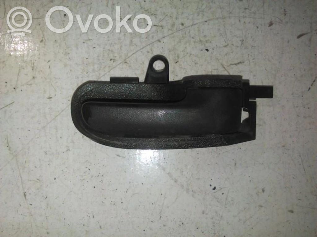 Toyota Aygo AB40 Manecilla interna puerta trasera 