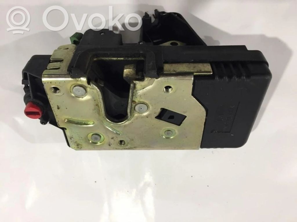 Opel Vectra B Etuoven lukko 