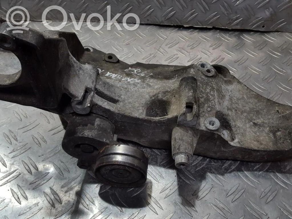 Engine mounting bracket