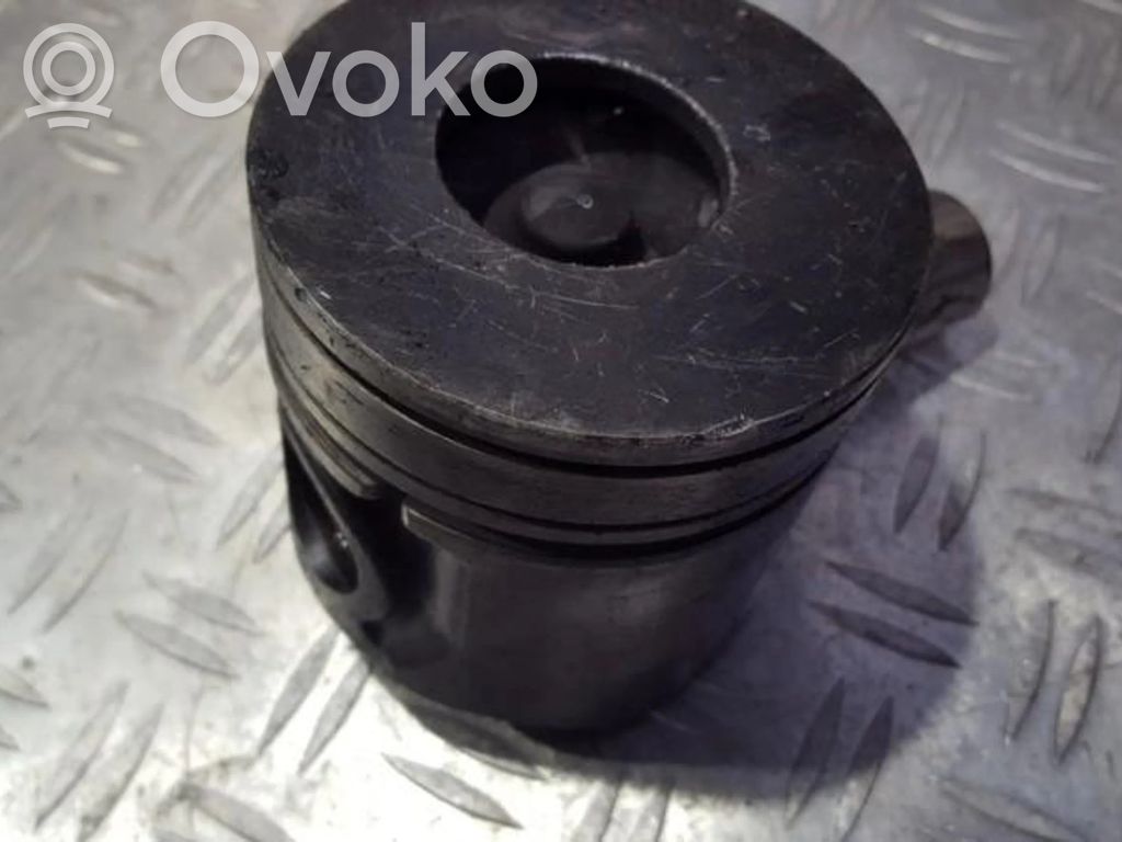 Ford Mondeo Mk III Piston 