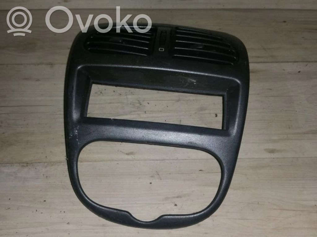 Peugeot 206 Rejilla de ventilación central del panel 