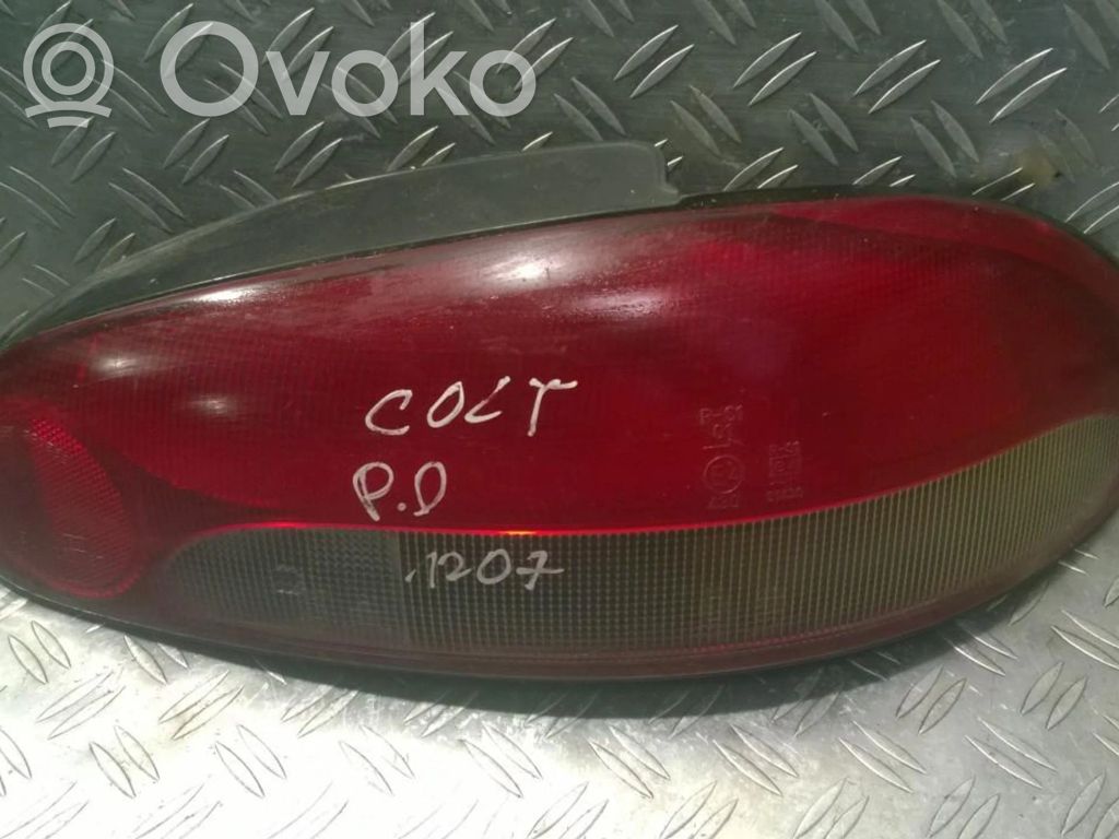 Mitsubishi Colt Luci posteriori 