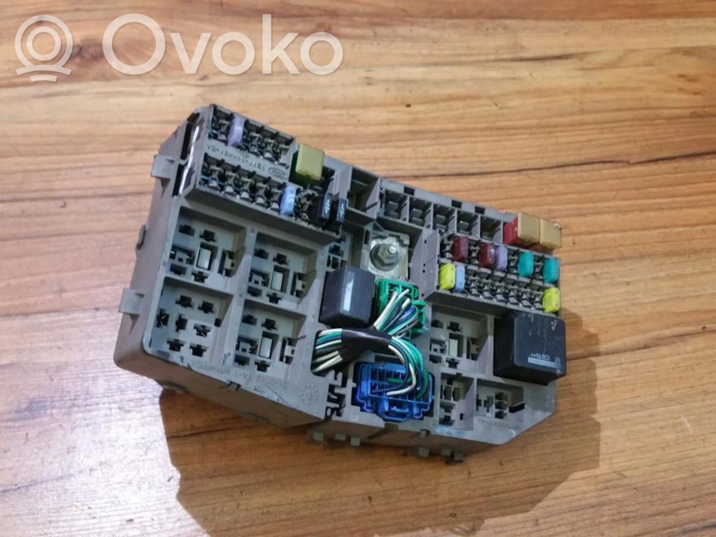 Ford Mondeo Mk III Skrzynka bezpieczników / Komplet 