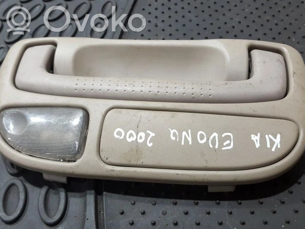 KIA Sedona Etuistuimen valo 