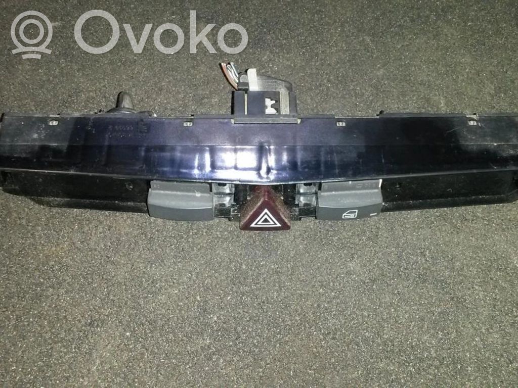 Opel Astra H Interruttore luci di emergenza 