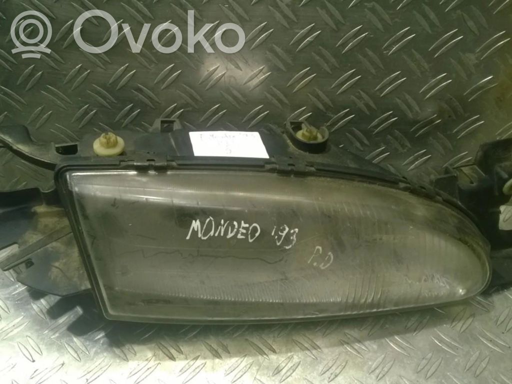 Ford Mondeo MK I Phare frontale 