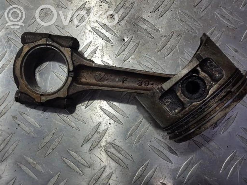 Piston avec bielle