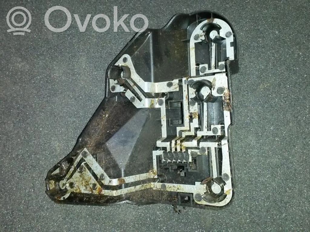 Rover 75 Takavalon polttimon suojan pidike 