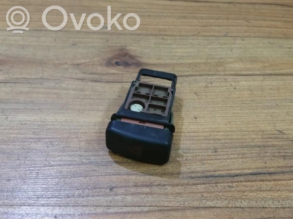 Botón interruptor de luz de peligro   153132,153132
