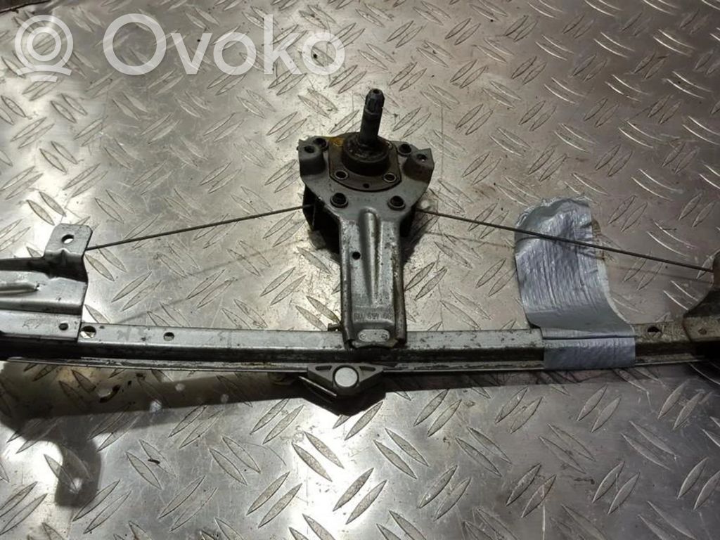 Opel Omega B1 Regulador con motor de la ventanilla de la puerta corredera