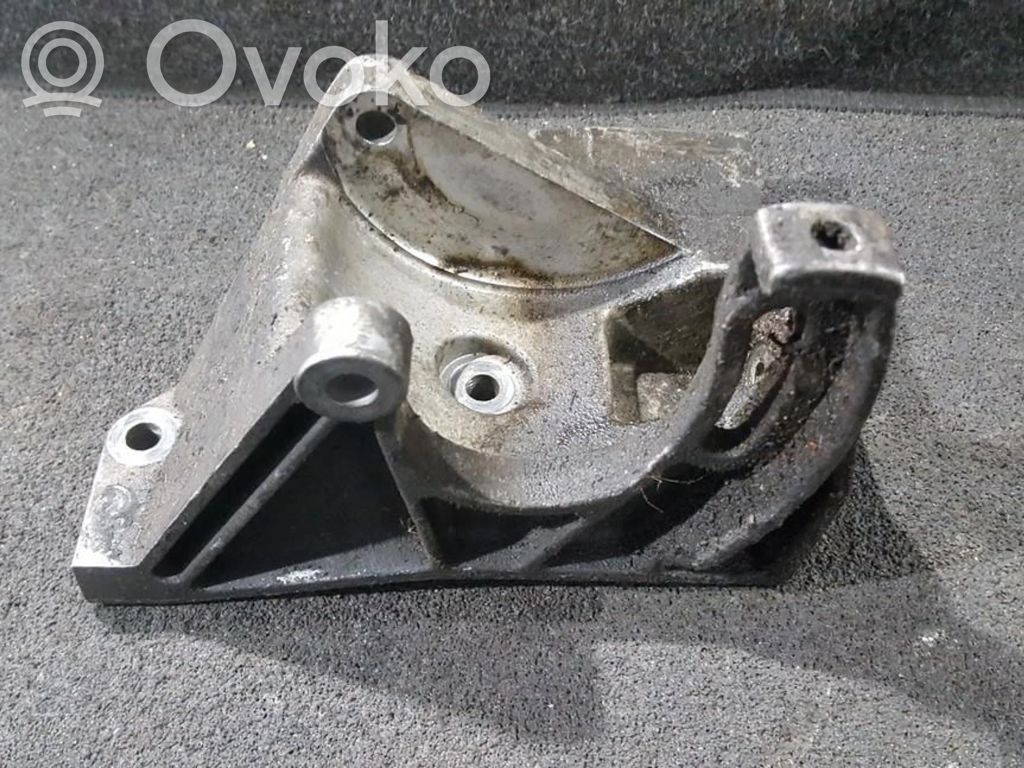 Renault Megane I Engine mounting bracket 