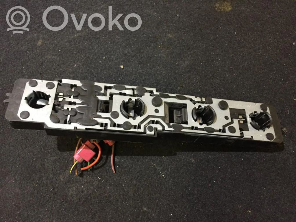 Opel Omega B1 Porte ampoule de feu arrière