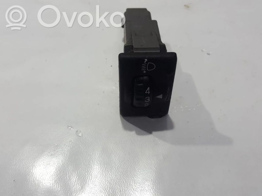Bouton commande réglage hauteur de phares   8G06,8G06