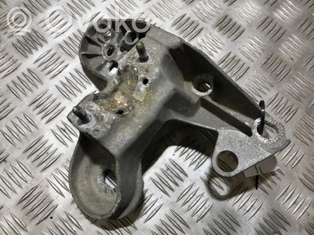 Volkswagen PASSAT B5 Suport motor 