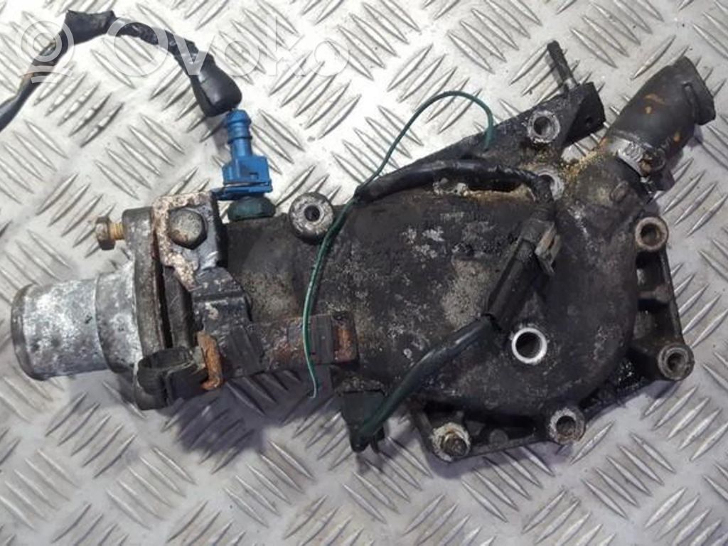 Renault Trafic I Tuyau de liquide de refroidissement moteur 