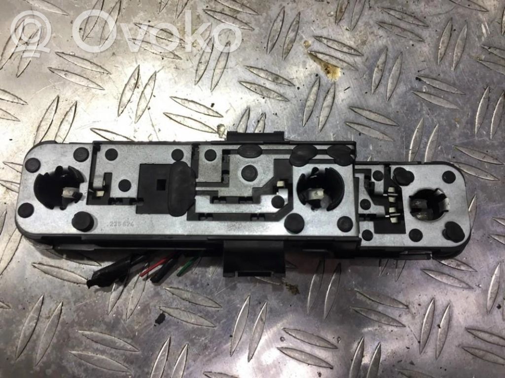 Nissan Almera N16 Suport becuri lampă spate 