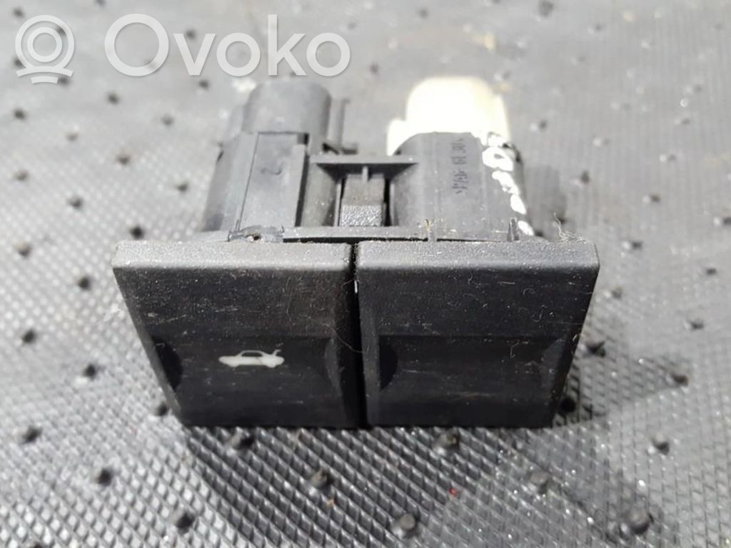 Ford Mondeo Mk III Interrupteur d'ouverture de coffre 