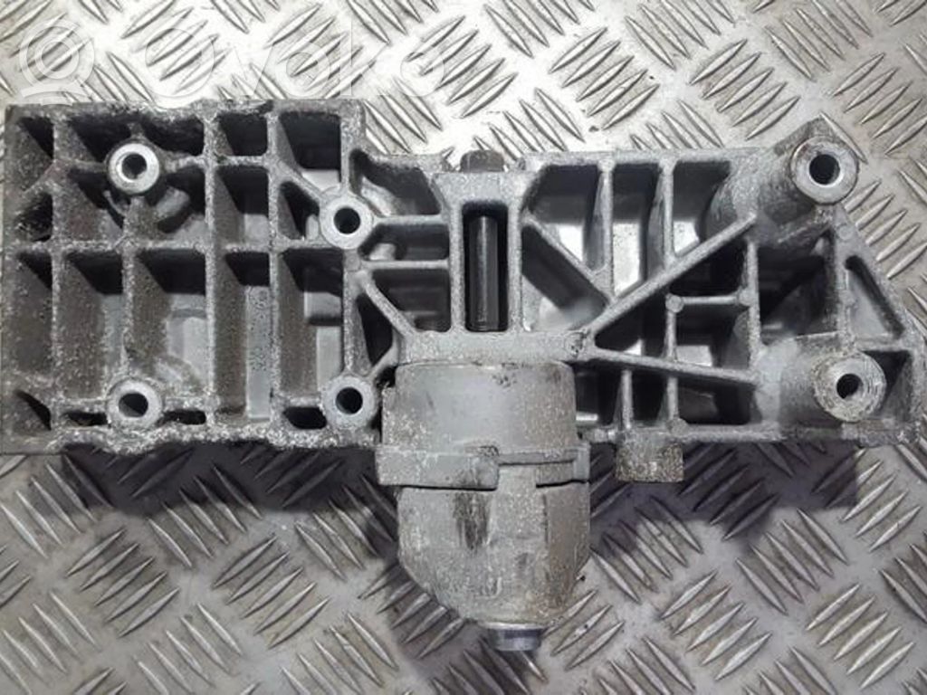 Volvo S40, V40 Engine mounting bracket 