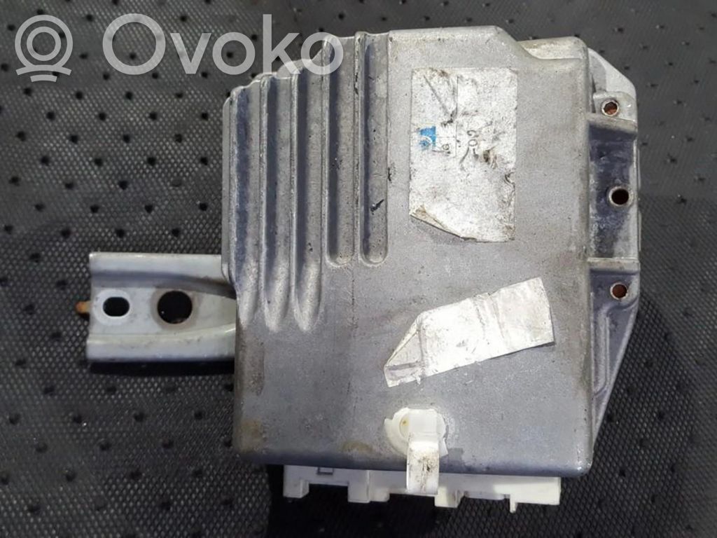 Ohjaustehostimen ohjainlaite/moduuli